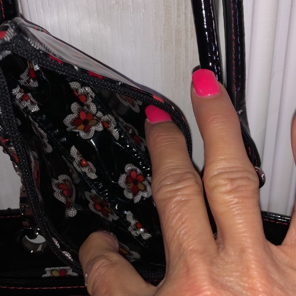 Vera Bradley Frill with pouch included - Picture 6 of 10